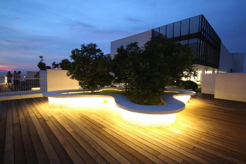 Lovely 3-Bedroom Serviced Apartment @ Cyberjaya Buitenkant foto