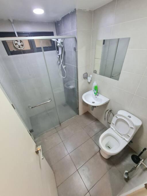 Lovely 3-Bedroom Serviced Apartment @ Cyberjaya Buitenkant foto