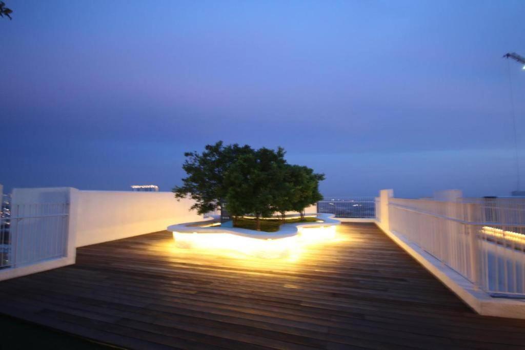Lovely 3-Bedroom Serviced Apartment @ Cyberjaya Buitenkant foto