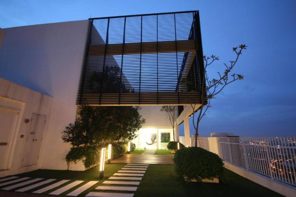 Lovely 3-Bedroom Serviced Apartment @ Cyberjaya Buitenkant foto