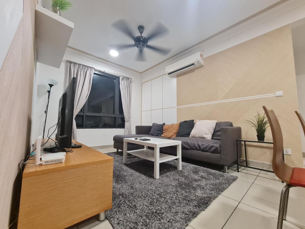 Lovely 3-Bedroom Serviced Apartment @ Cyberjaya Buitenkant foto