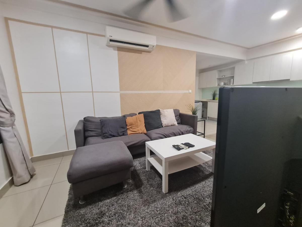 Lovely 3-Bedroom Serviced Apartment @ Cyberjaya Buitenkant foto